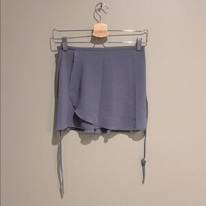 Ballet wrap skit in blue gray